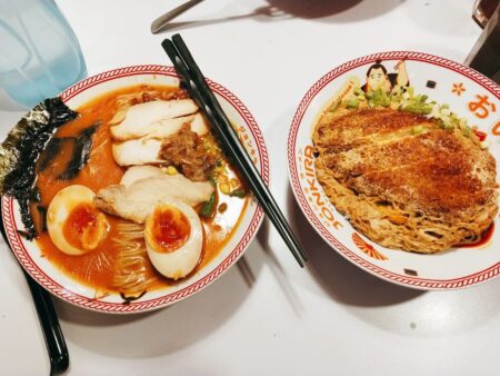 Keluarga Tangguh Makan ramen Jonkira